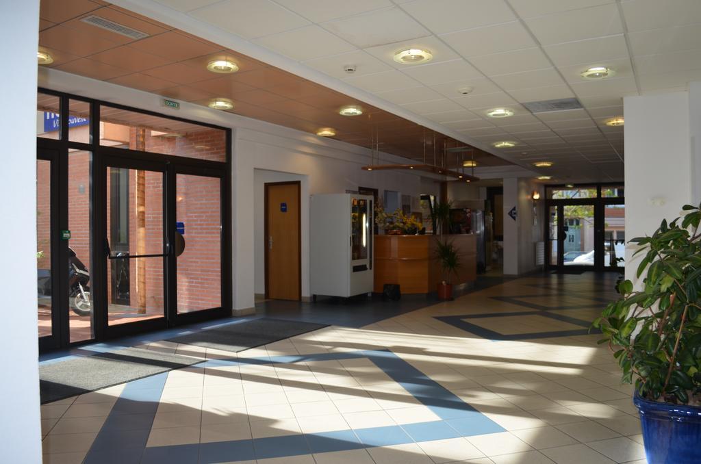 Kyriad Direct Montauban Centre Exteriör bild